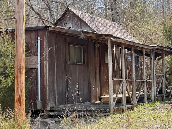 2172 Lake Park Trl, De Soto, MO 63020