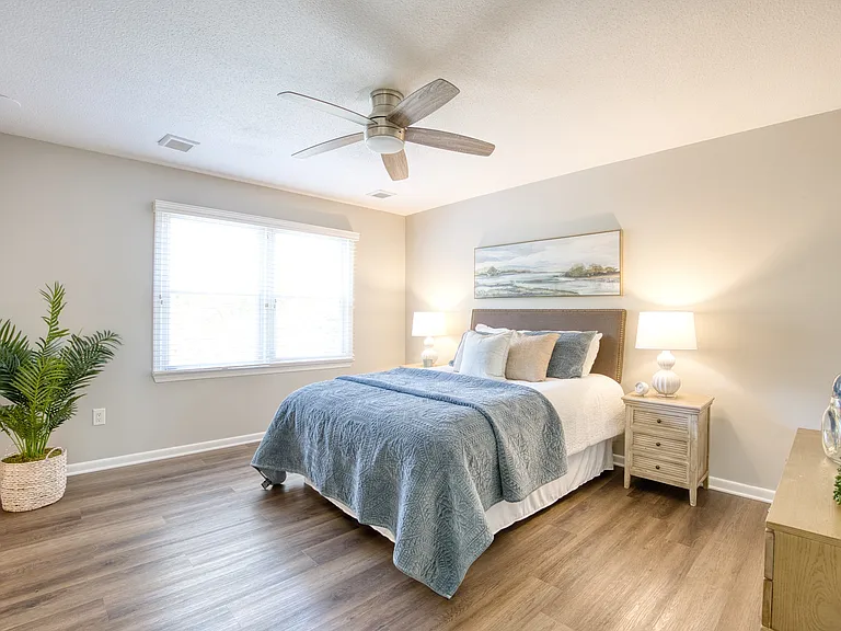 1821 Sheringham W — Photo 24