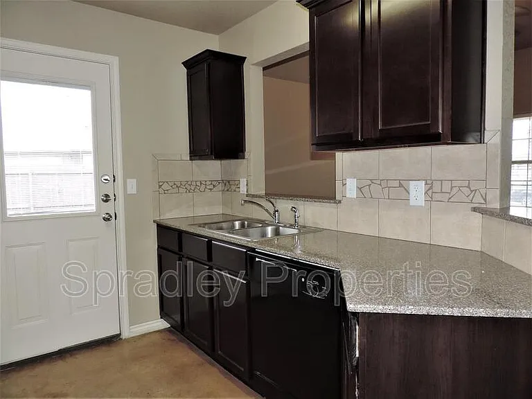 767B E Ridge Blvd — Photo 5