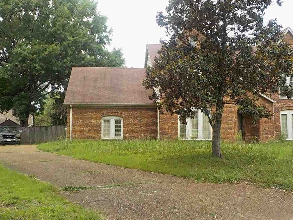 2nd image of 8322 Shingle Oaks Cv