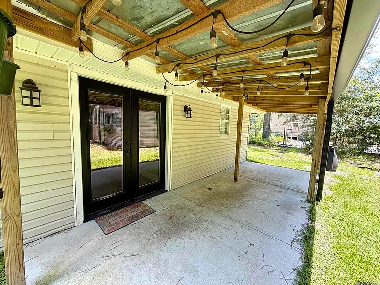26084 Pichon Rd — Photo 17