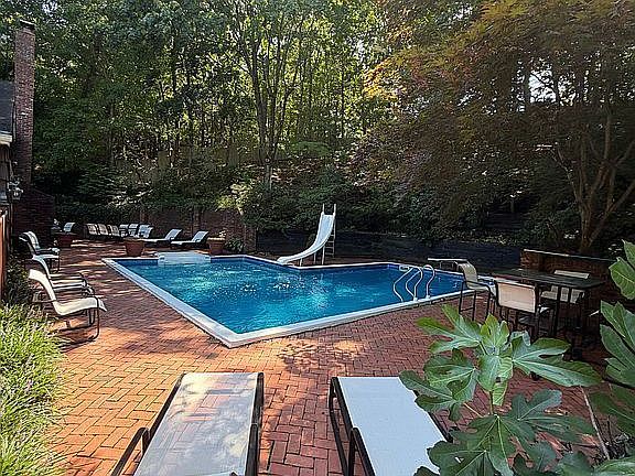 4th image of 17 Tusculum Rd