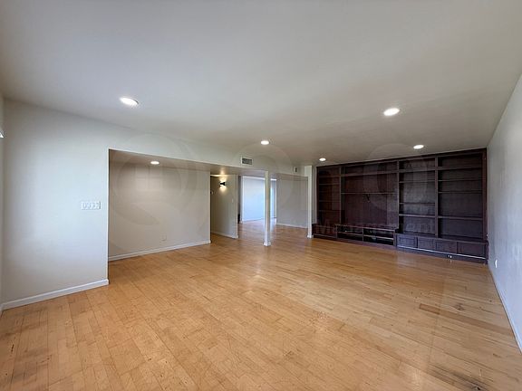 3rd image of 2164 E Ellis Dr