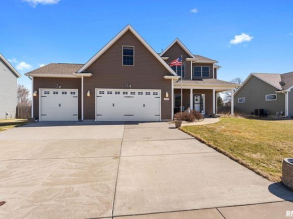 3rd image of 717 Deer Woods Dr