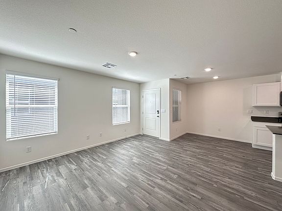 4th image of 4921 Hunter Mesa Ave
