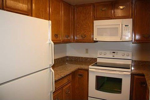 3rd image of 1046 N Randolph St