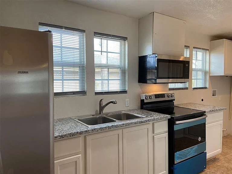 12115 Segrest Dr — Photo 8