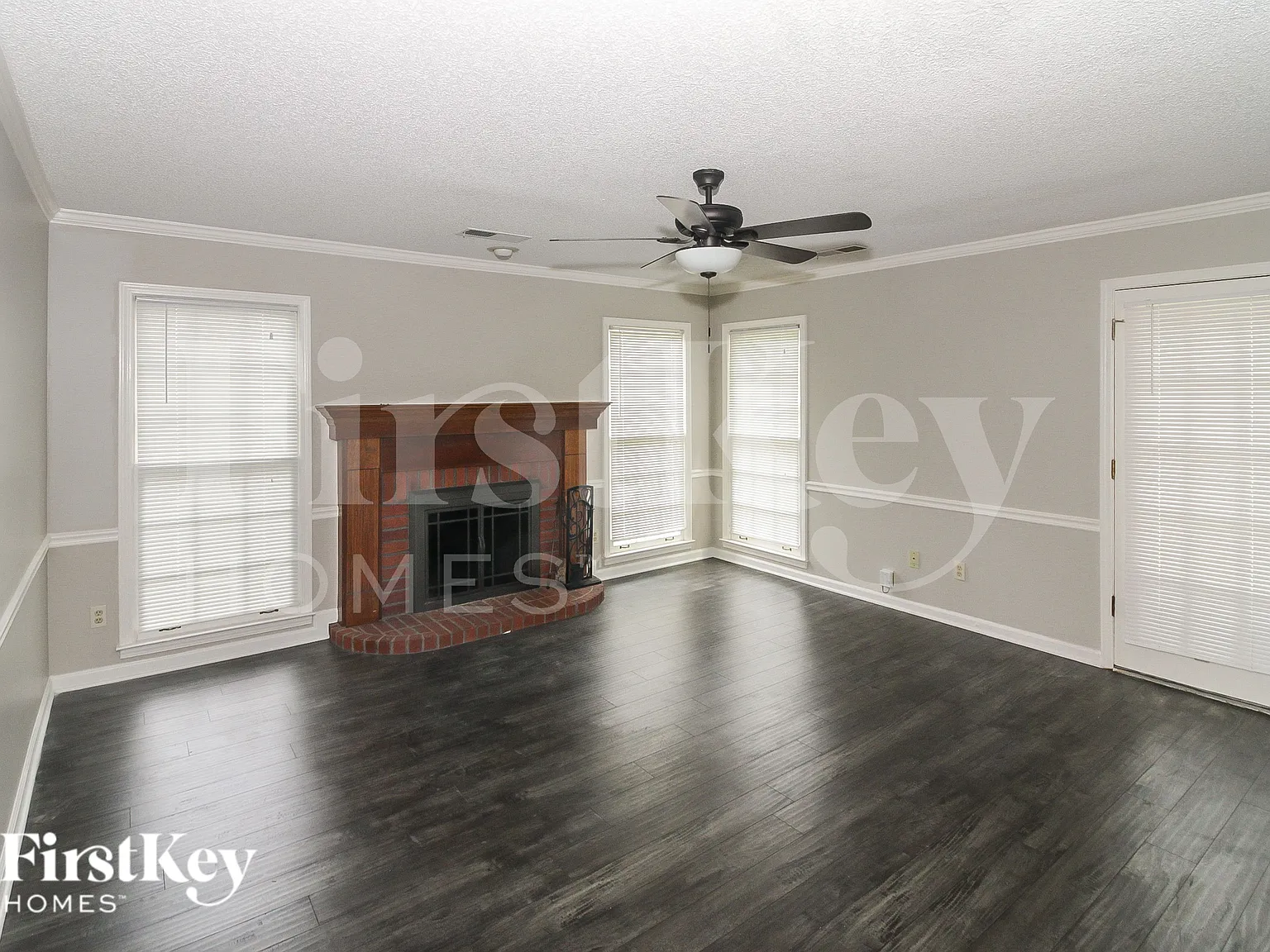 4 bed, 2.5 bath, 2489 sqft, $2,450 — Photo 3