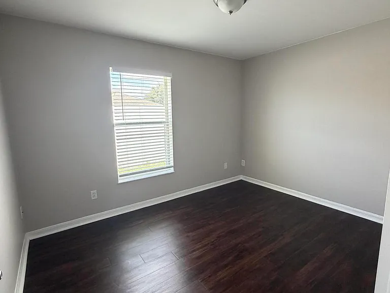 581 NW Goldcoast Ave — Photo 15