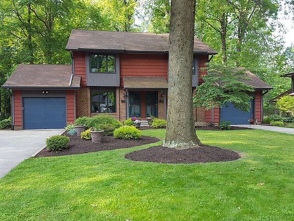 2nd image of 2160 & 2164 Woodlawn Cir