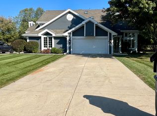 N26W26232 Quail Hollow Rd #B, Pewaukee, WI 53072