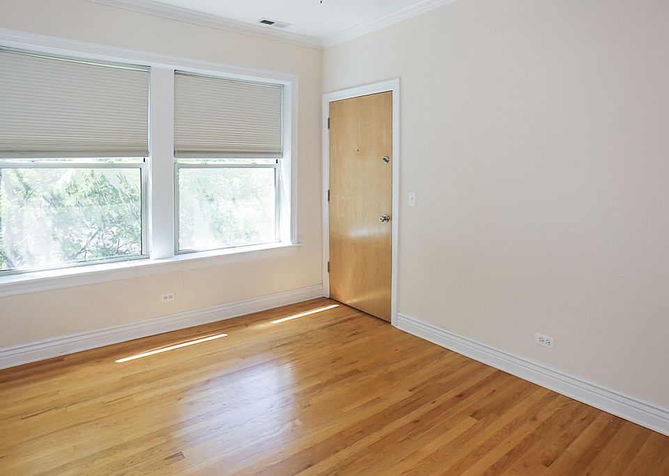 1st image of 1210 1/2 W Waveland Ave #3
