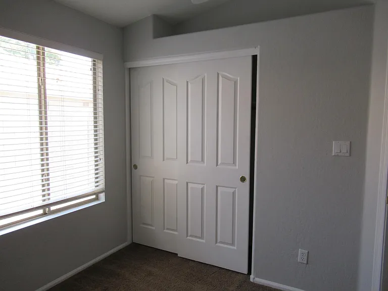 529 E Cantebria Dr — Photo 13