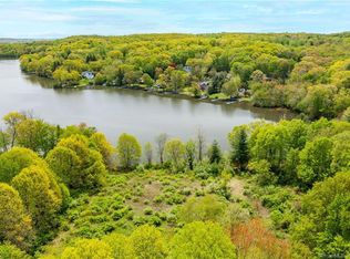 23 Taunton Lake Rd, Newtown, CT 06470