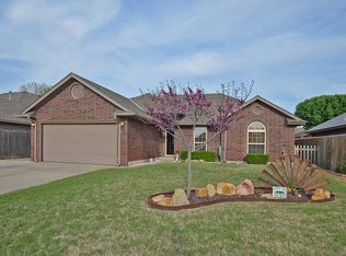 3904 Beachcomber Dr, Yukon, OK 73099