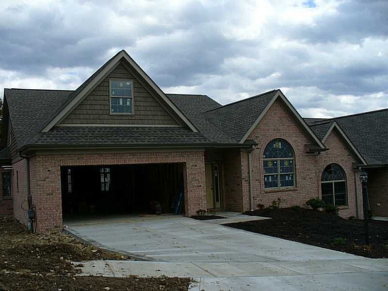 2nd image of 112 Lenox Dr #112