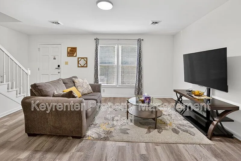2 bed, 1.5 bath, $1,295 — Photo 3