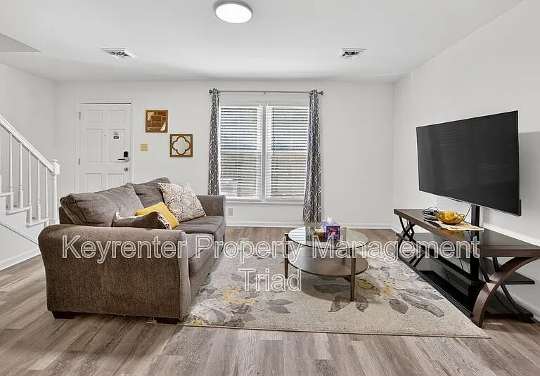 115 S Mendenhall St #C — Photo 3