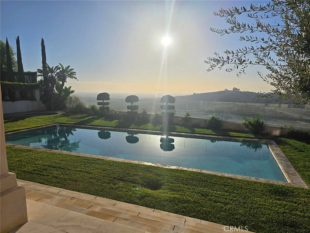 5 bed, 6.0 bath, 4342 sqft, $9,500 — Photo 4