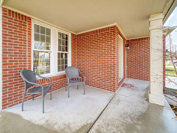 3rd image of 464 Shiloh Dr