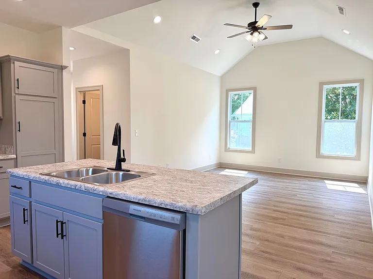 489 S Main St — Photo 15