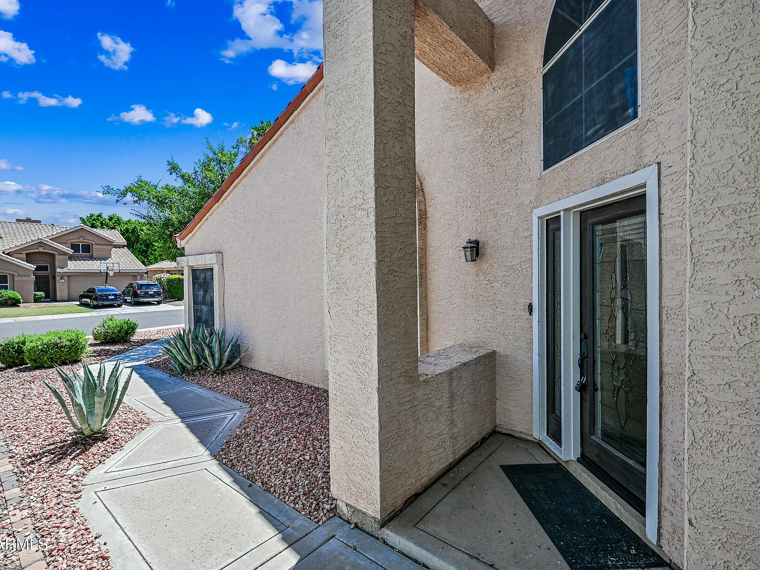 3 bed, 2.0 bath, 1694 sqft, $2,400 — Photo 2