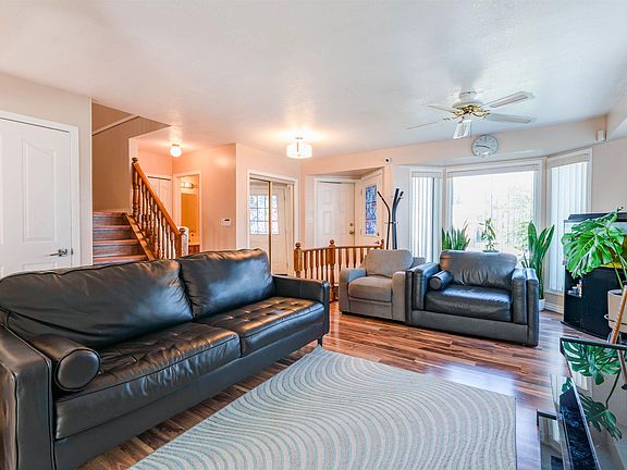 3rd image of 4609 38a Ave NW