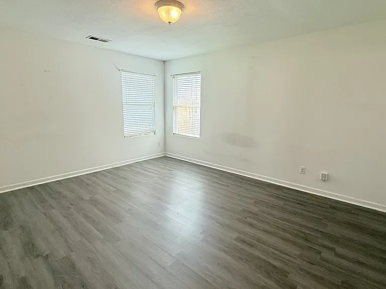 15251 Tyler Mill Dr — Photo 8