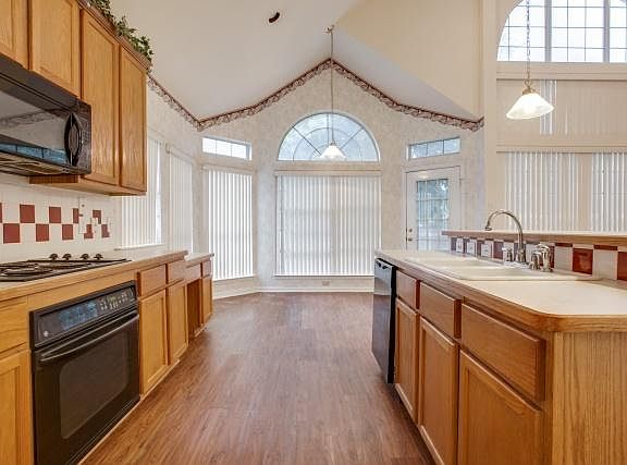 3rd image of 3405 Stoneway Dr