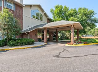 1350 Douglas Dr N APT 312, Golden Valley, MN 55422