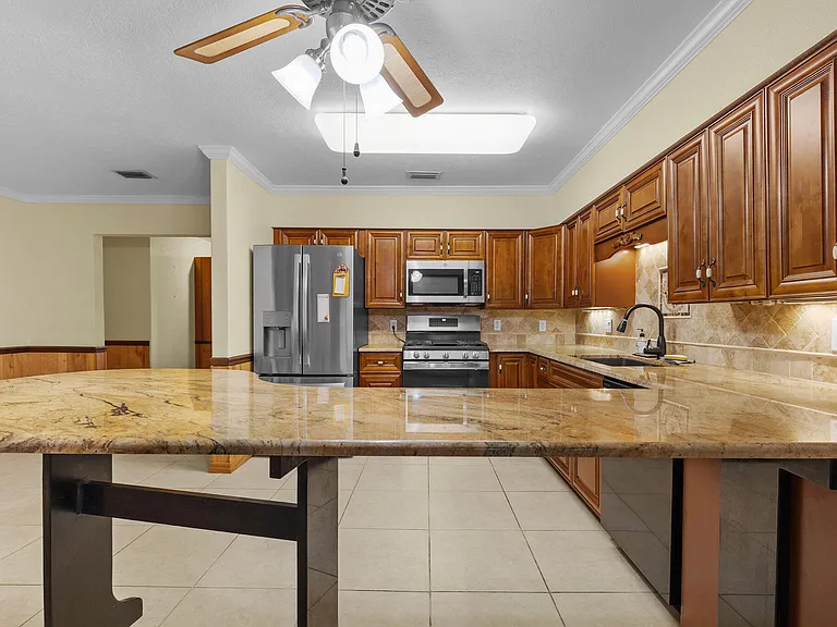3324 Sunrise Blvd — Photo 8
