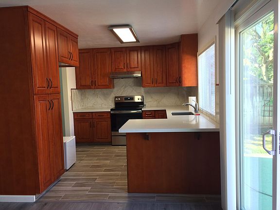 5th image of 261 N Creek Dr