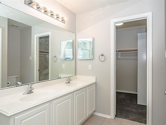4th image of 63 S Burberry Park Cir