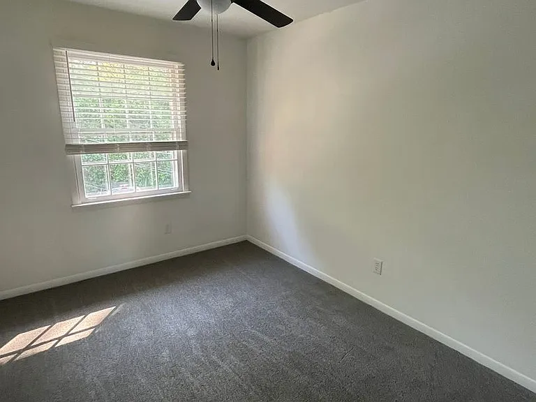 2-Bedroom Remodeled Unit across from Lake Erie — Photo 24