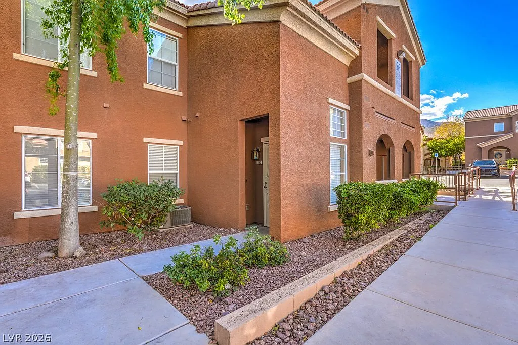 2 bed, 2.0 bath, 1232 sqft, $1,595 — Photo 3