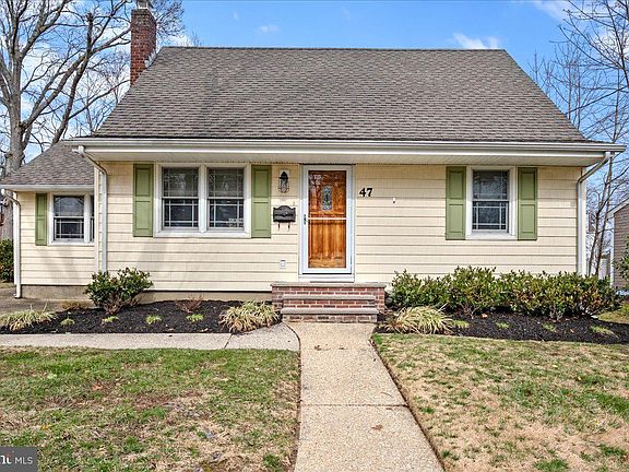 2nd image of 47 McLean St