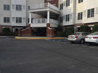 189 Forest Ave APT 221, Paramus, NJ 07652