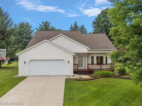 1321 Clear Lake Ct, Oxford, MI 48371