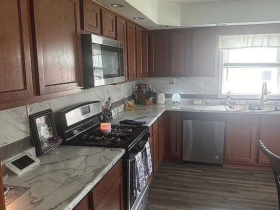 5th image of 204 E Water St
