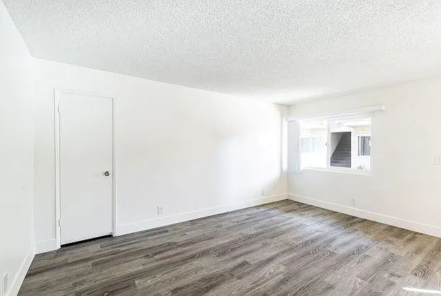 Parkwood Apartments — Photo 39