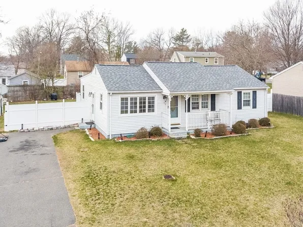 42 Wellfleet Dr, Springfield, MA 01119