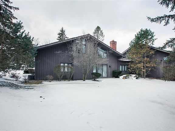 3rd image of 240 Laurel Circle Cir #16