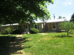206 W Old Mountain Rd, Louisa, VA 23093