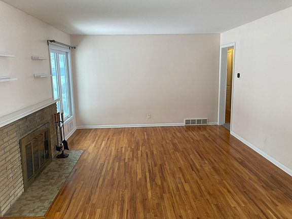 3rd image of 10007 Emerson Ave S