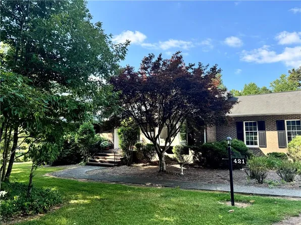 421 Old Hollow Rd, Pilot Mtn, NC 27041