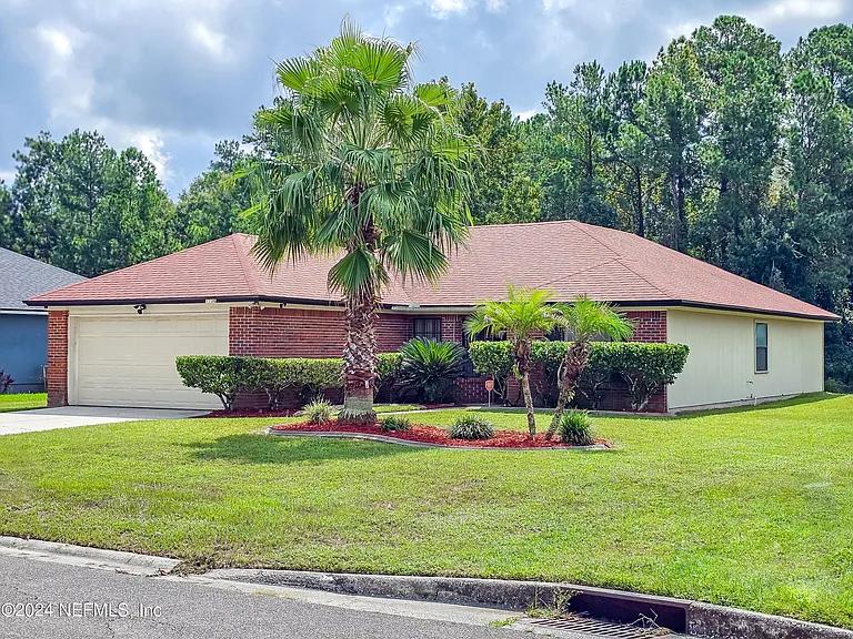 1736 Daytona Ln — Photo 2
