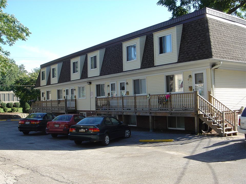 1st image of 208 W Washington St APT 2