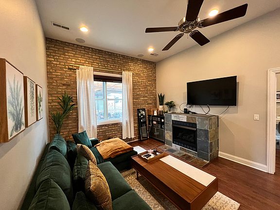 2nd image of 1378 N Wolcott Ave #1CRA