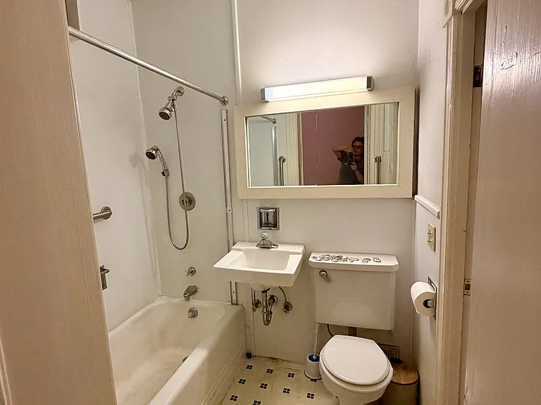 Downstairs full bath (2 entrances).