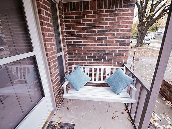 3rd image of 417 S Highland Dr
